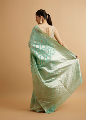 alt message - Mohey Women Sea Green Floral Leaf Patterned Saree with Jaal Pattern image number 4